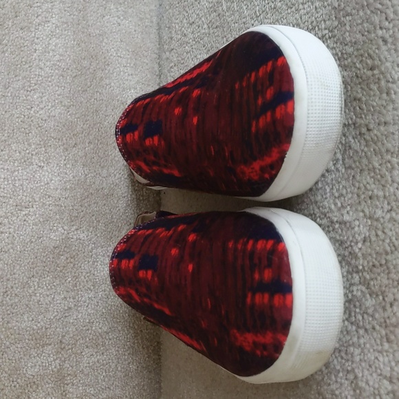 Logo Lori Goldstein Diane Printed Slip On Mule Sneaker 7M Red Blue - Picture 9 of 13